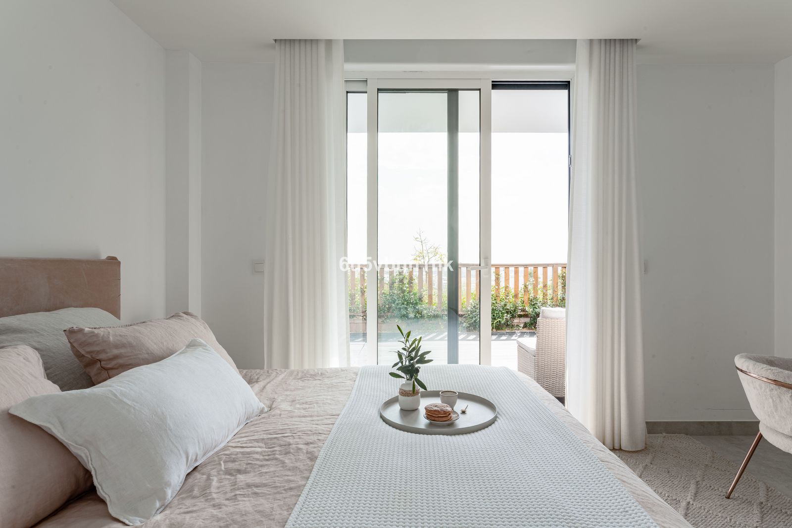 5a33bb469e6742f6cb649feea9f8b1c9 - 12