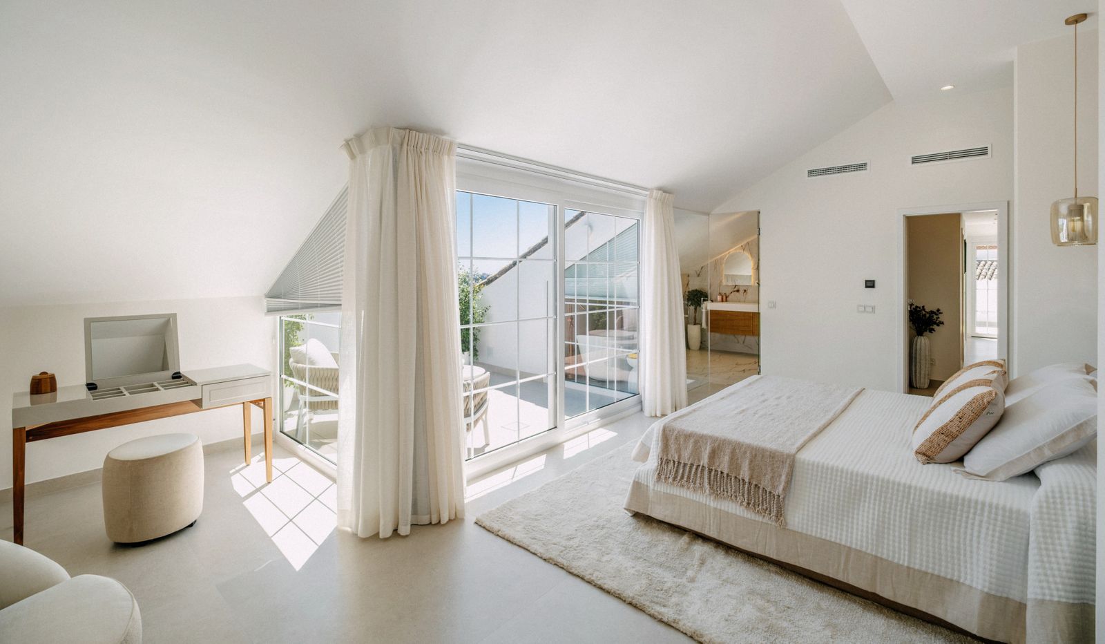 5d2952608845b707aa60541b7d23c28d - 8