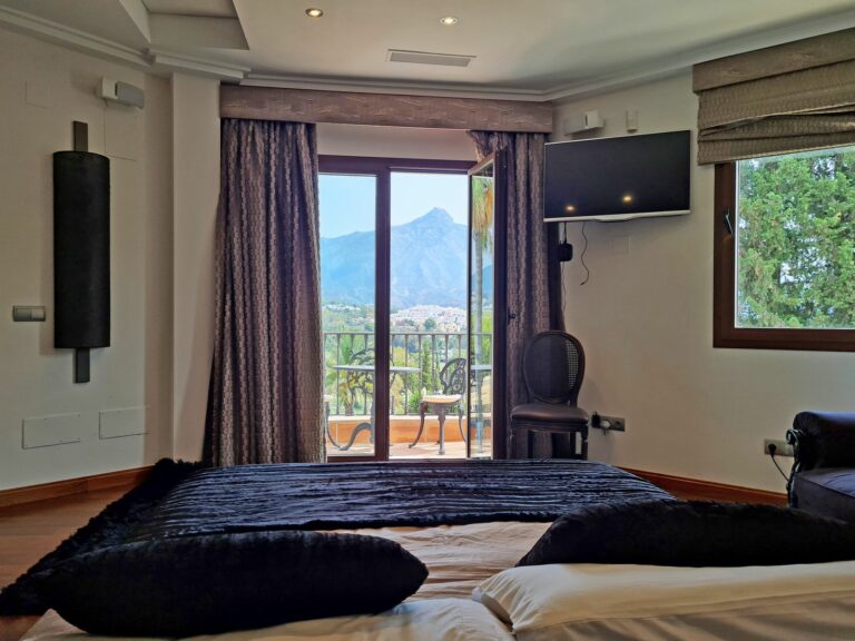 62a2f3ccfccdb44ffc38234a73e7ee9c - 6