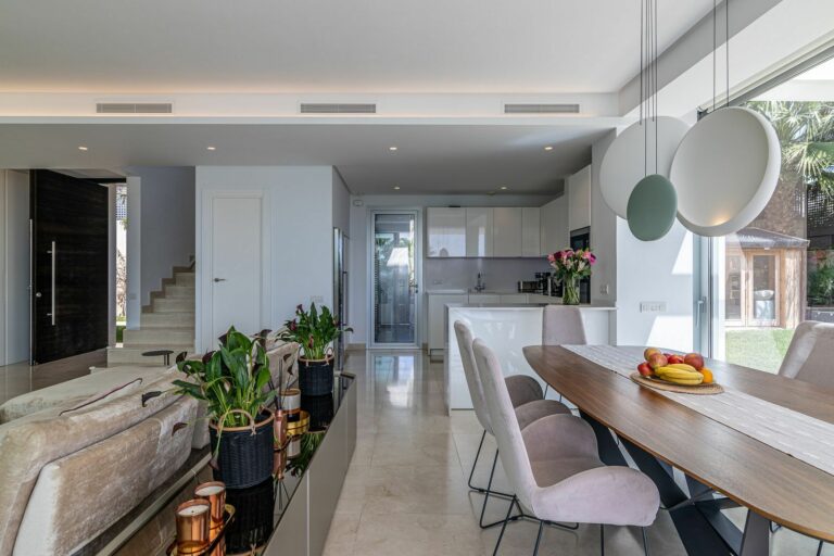 638665c7518c450eb0986d83b24350f7 - 11