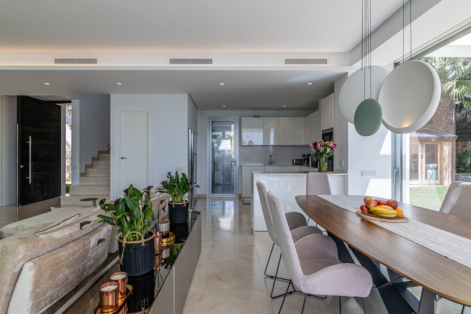 638665c7518c450eb0986d83b24350f7 - 11