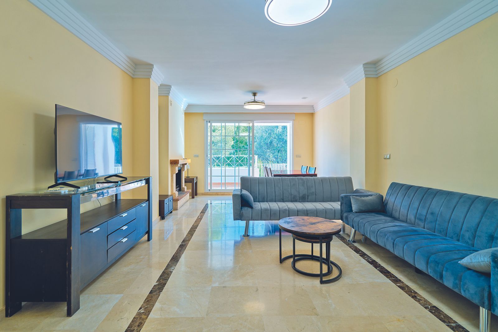 640386530105399988d54ca78f600f87 - 1