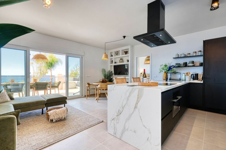 64479a8e61ef6177fcfcf4bced482a0a - 11