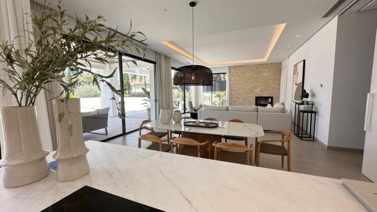 645912078fdee914408722ebd7c14054 - 3