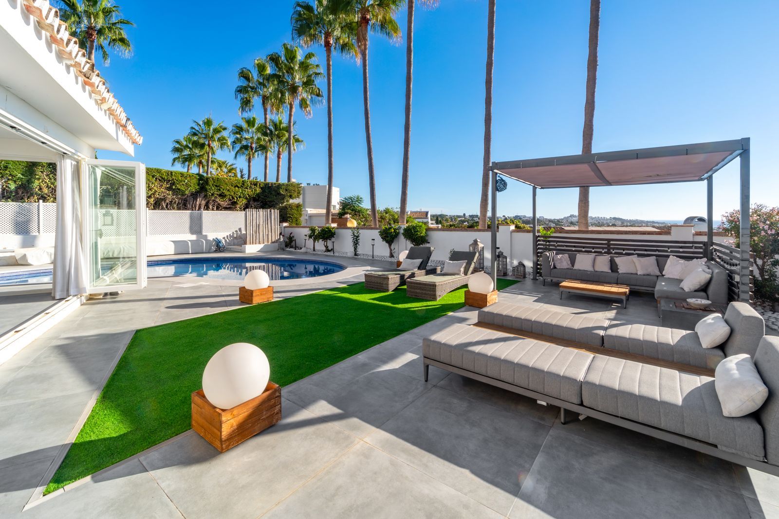 683541e3ddf4418182d6446045533a02 - 12