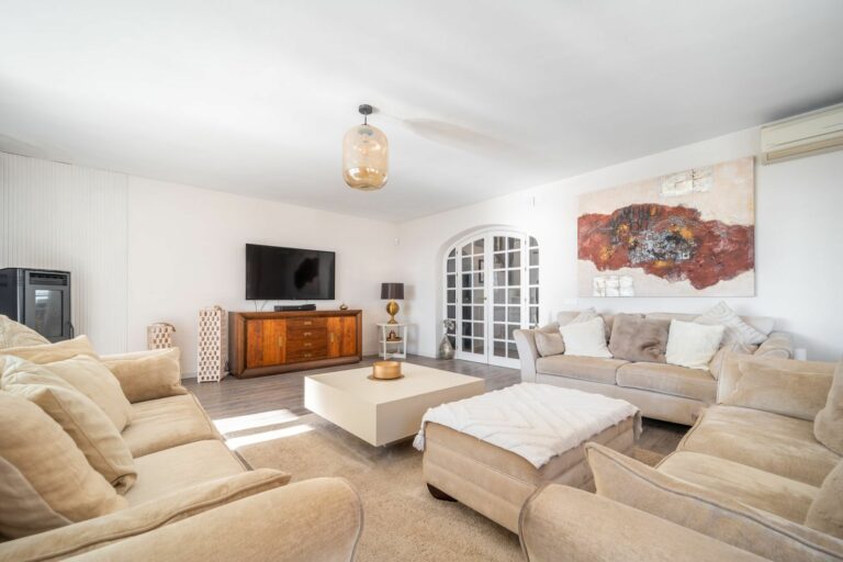 683541e3ddf4418182d6446045533a02 - 7