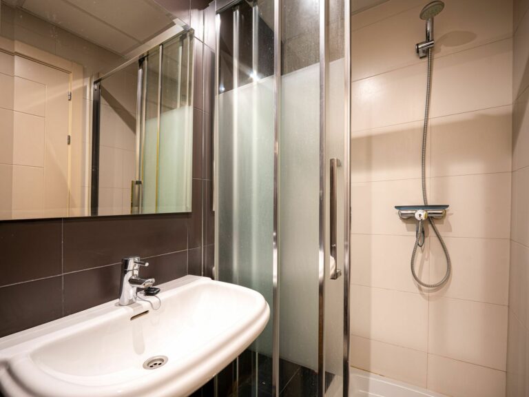 695ca61117f187425790d67d1f0c2196 - 16