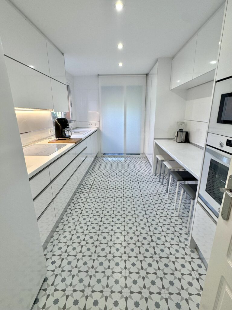 6b0ee2b1c6be9c287d0c703d361db4ae - 11