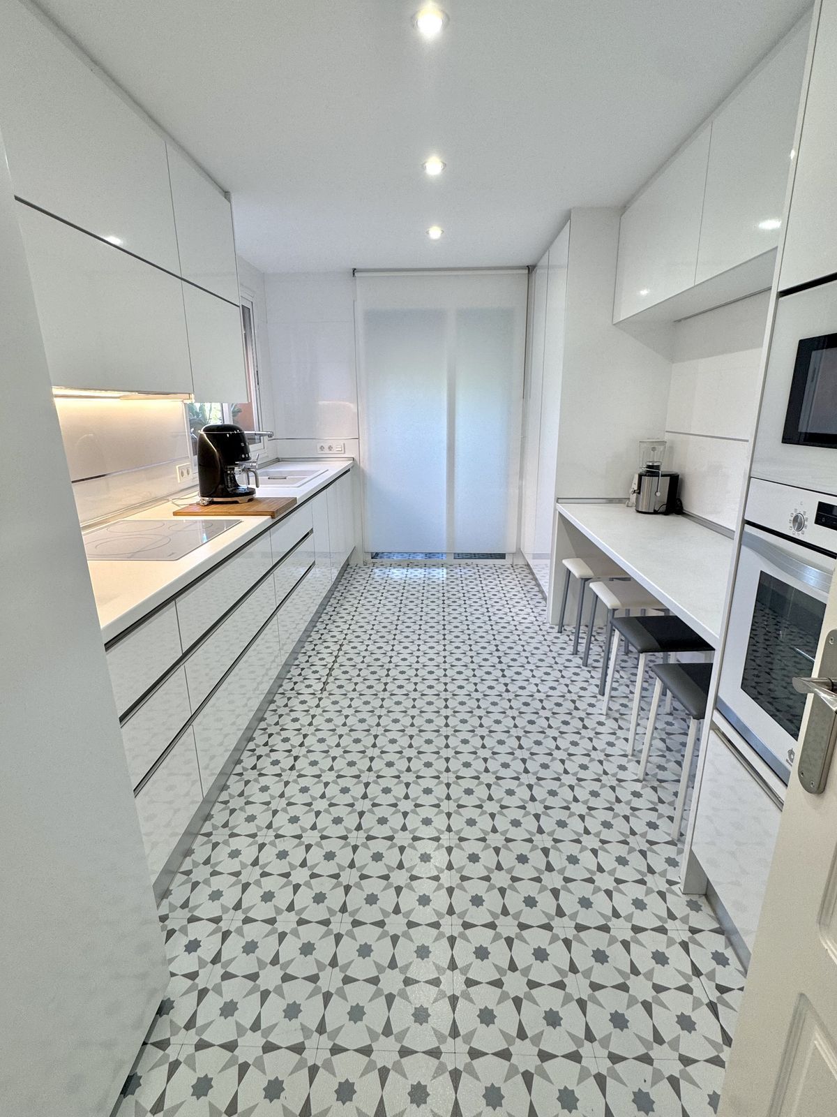 6b0ee2b1c6be9c287d0c703d361db4ae - 11