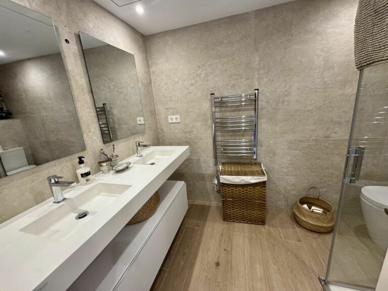 6b0ee2b1c6be9c287d0c703d361db4ae - 15