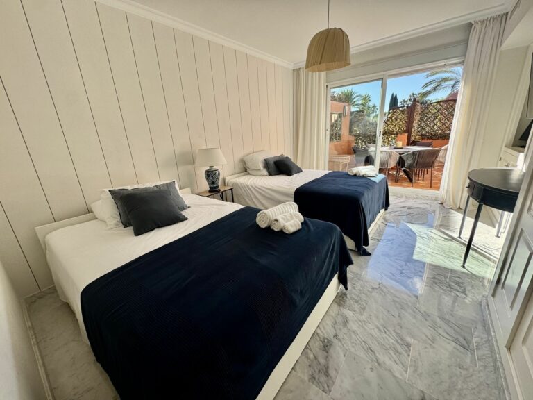 6b0ee2b1c6be9c287d0c703d361db4ae - 16