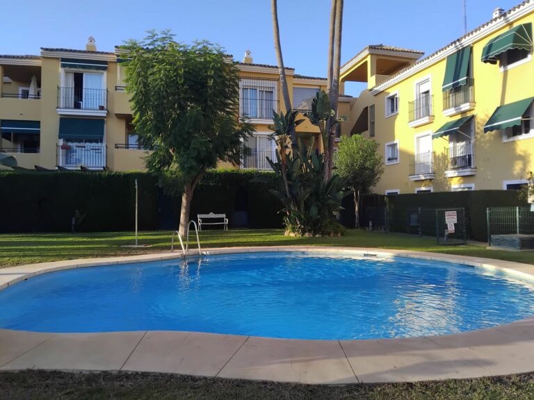 6d33718d0aa50d819338b7f017c3e6b1 - 12