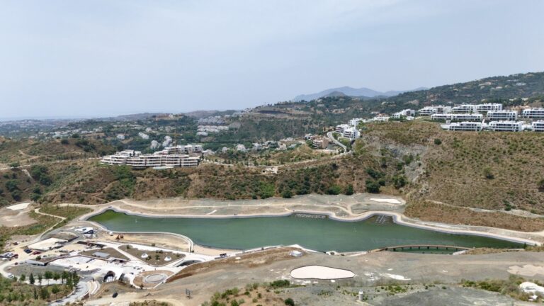 6d468eded8e27b8e4ba8d02121b2ec1b - 16