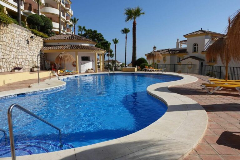 6e8313c55507b3a3d88fca0719f41f37 - 16