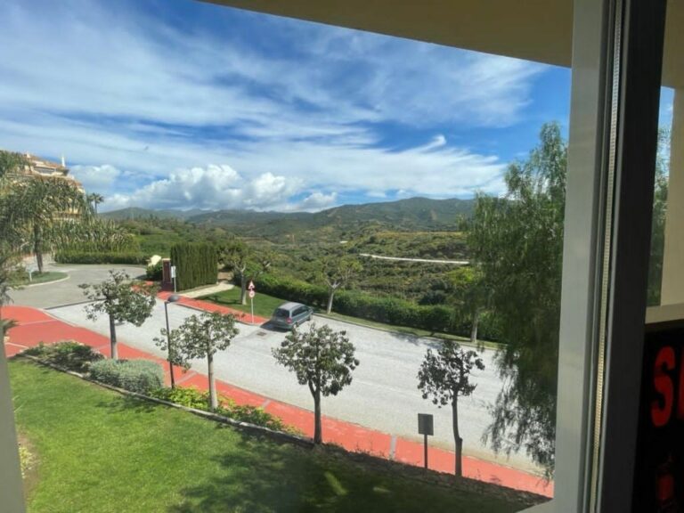 7046a5eea0d3576b7e6d4d58c3b40e3b - 4