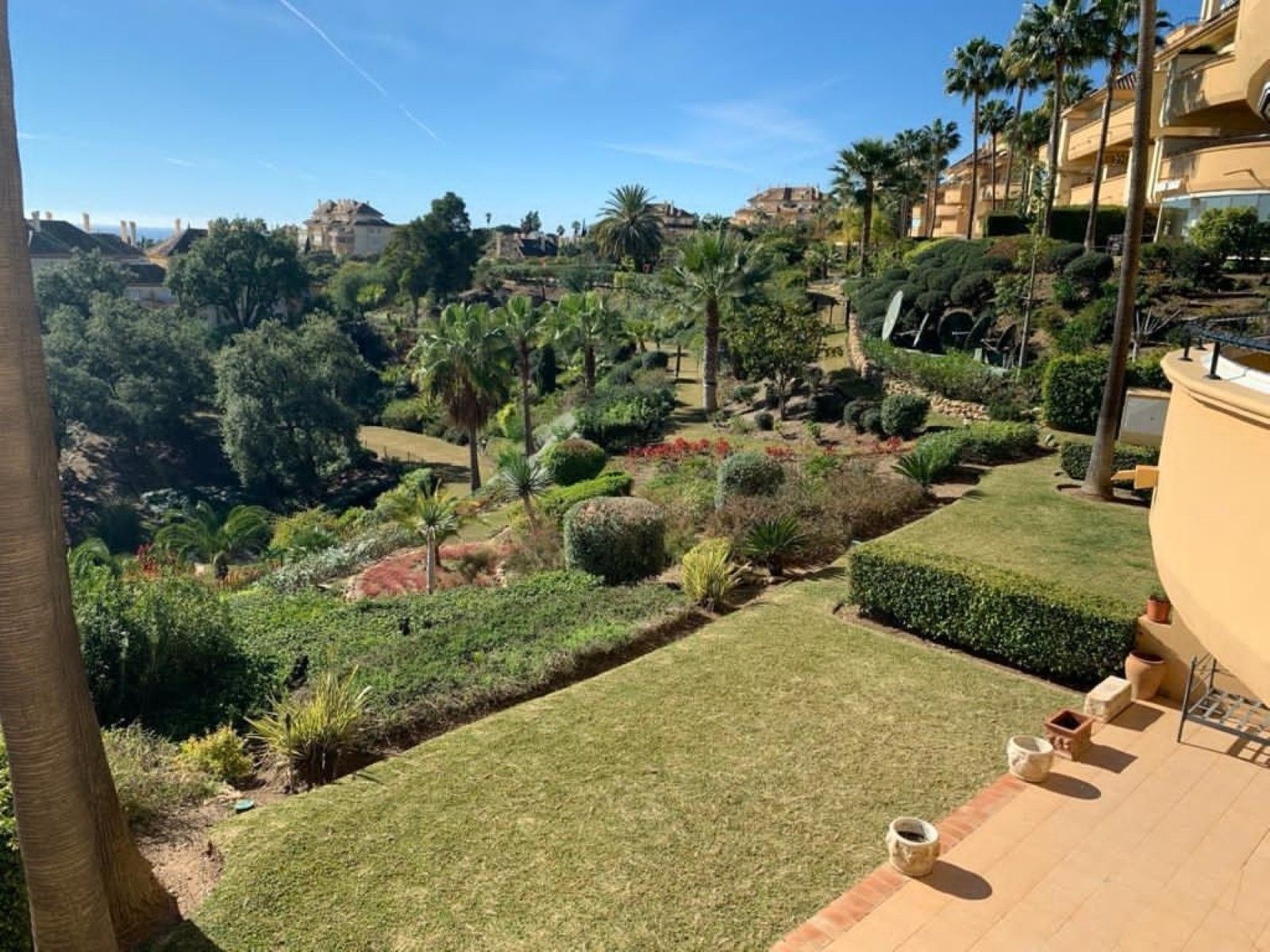 7046a5eea0d3576b7e6d4d58c3b40e3b - 7