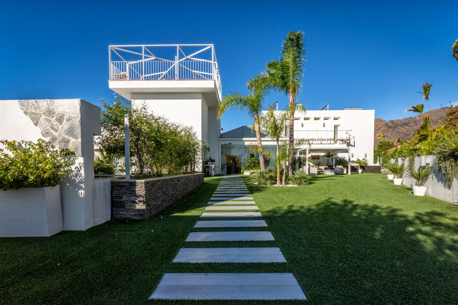 8800390bb23e84b9ec05f1c7ce3c3600 - 10