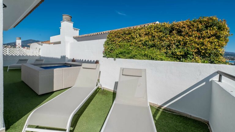 895021c8412313ca57628130adb1b63a - 12