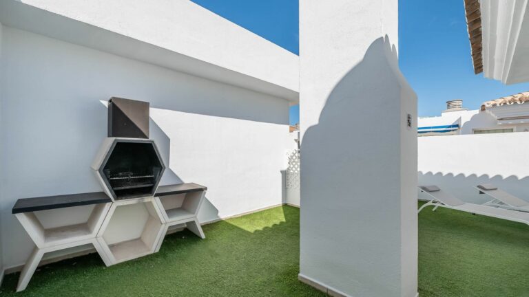 895021c8412313ca57628130adb1b63a - 16