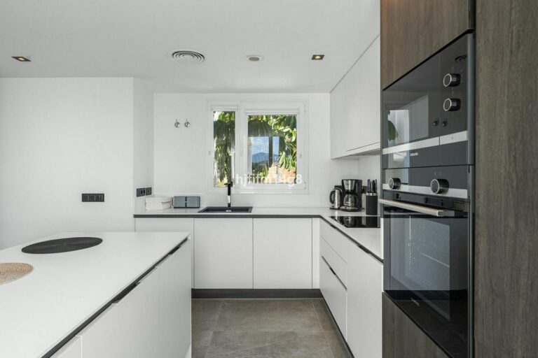 902813e7fb9f8e396662174015c0c762 - 10