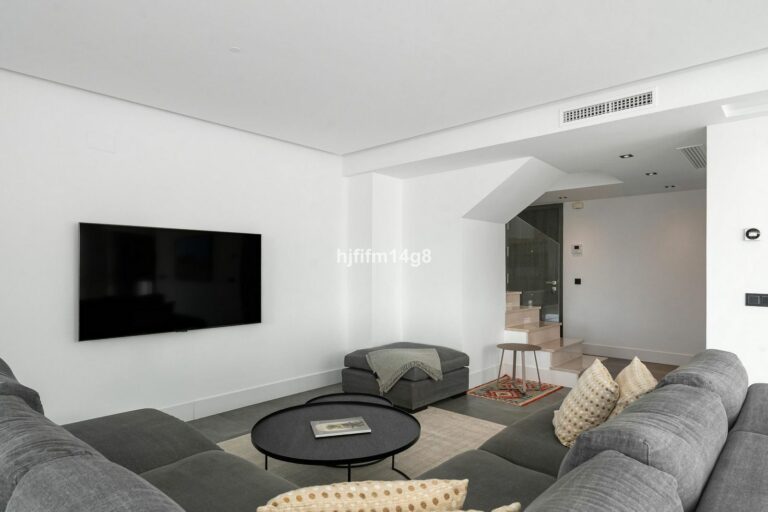 902813e7fb9f8e396662174015c0c762 - 6