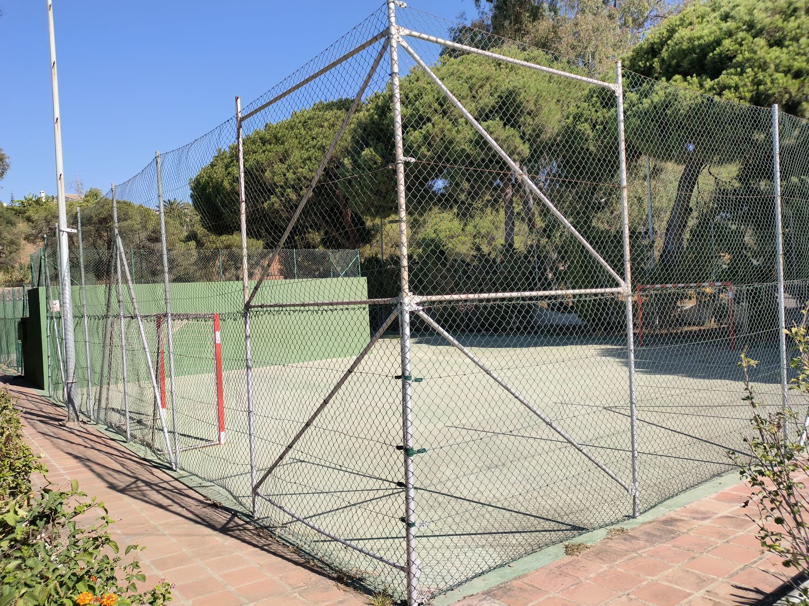 93f01b5b41b5ee78565fc598c87d0a6d - 3