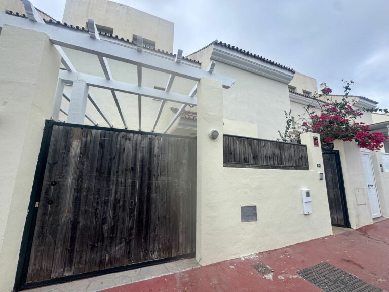 959b36ff34401b868f77ed3d13d1fd43 - 4