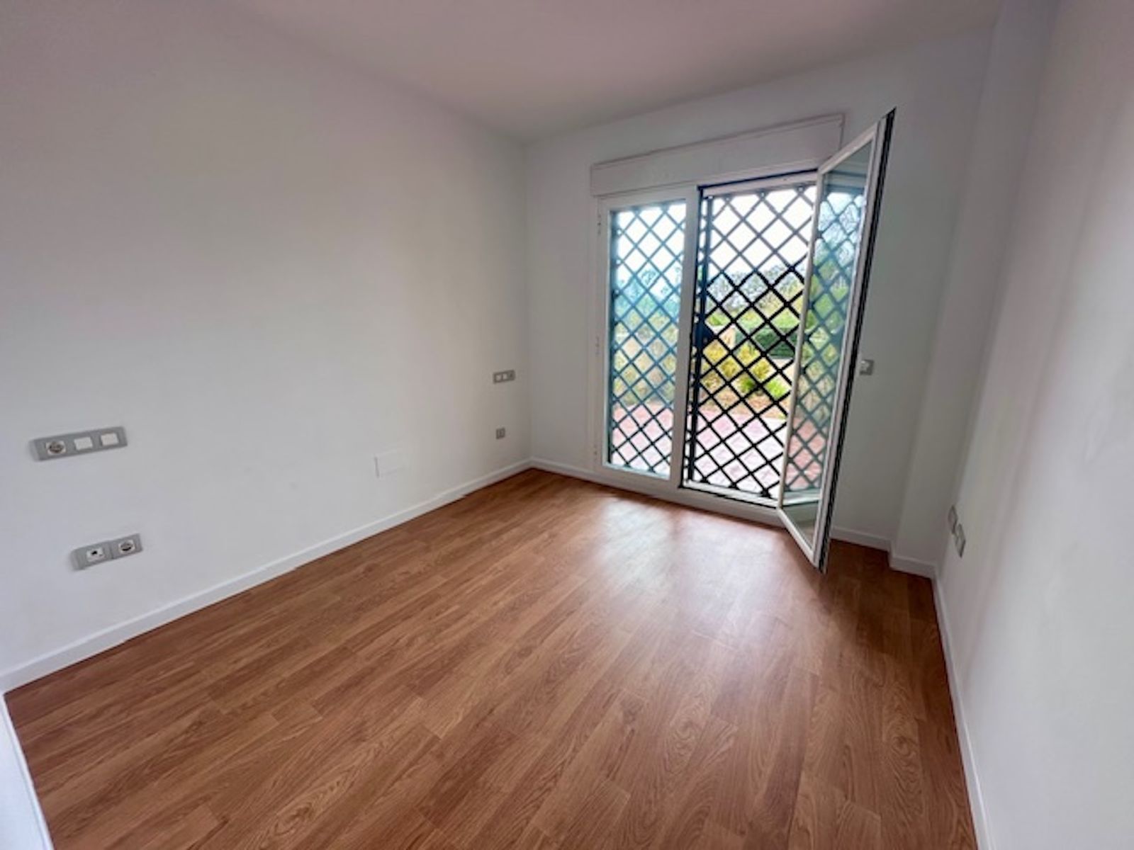 9711690fc040d4a709356e87f4bb1402 - 14