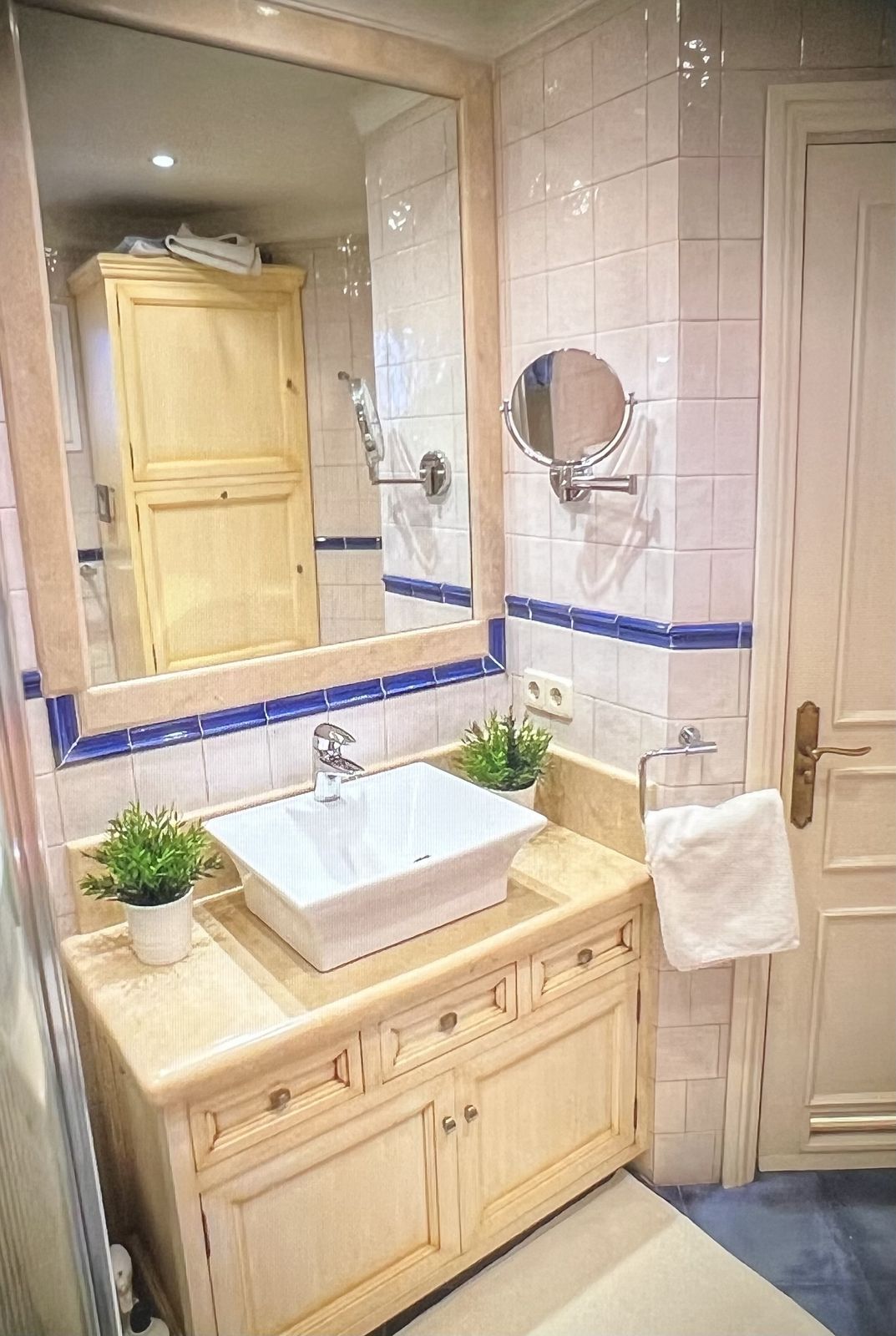 9753d55cff977a3af3278a73c02c3501 - 11