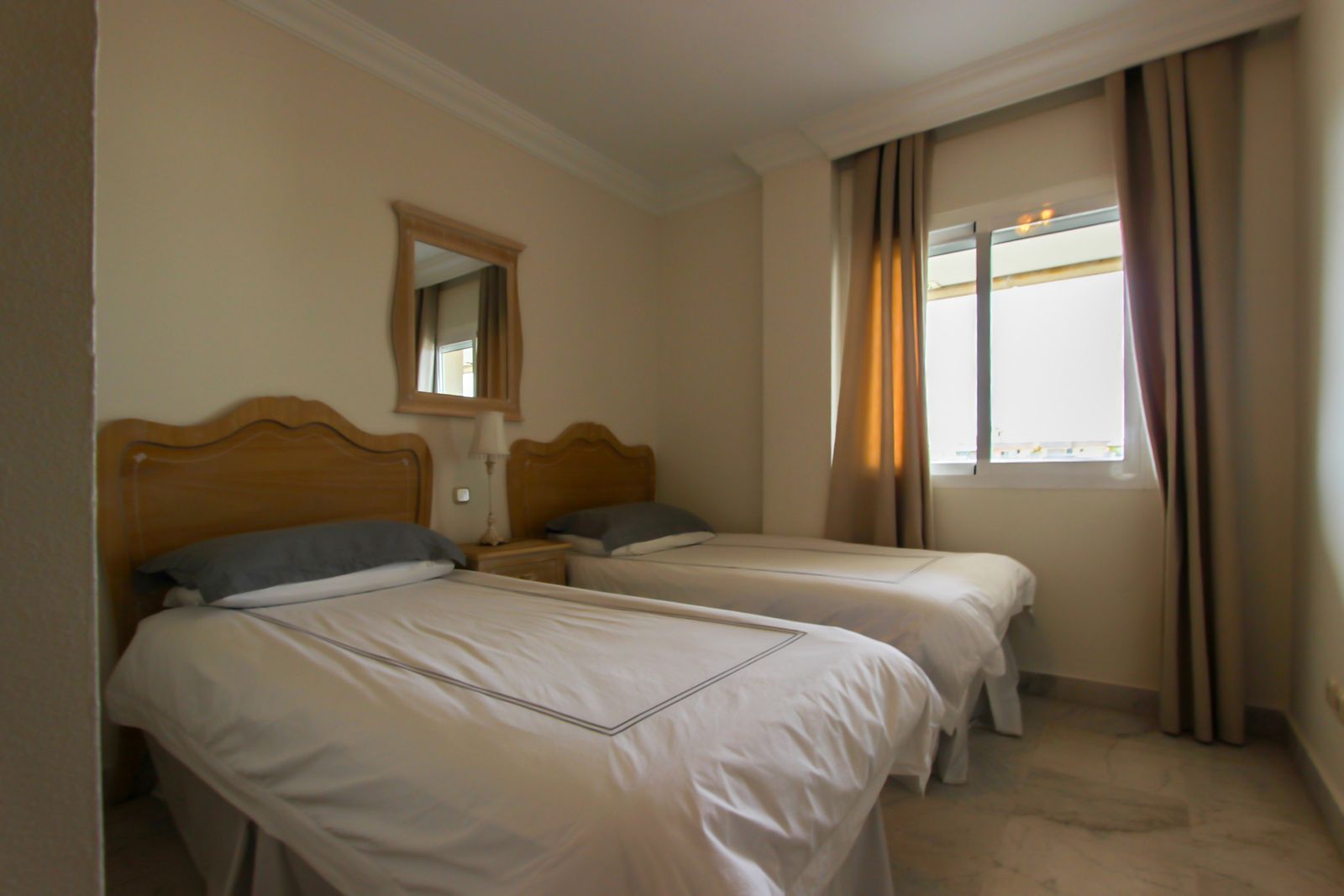 9dc54b37b18b8421fc5693869954845b - 10