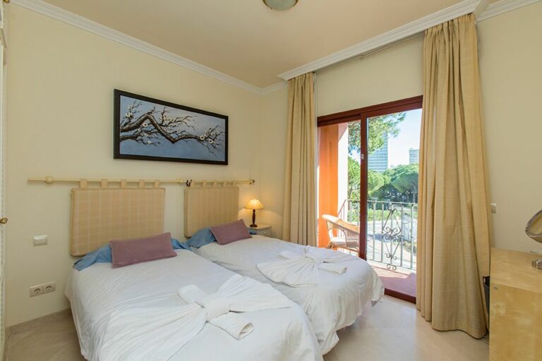 a64d5b63f2aebe2809f89308534bb90b - 16