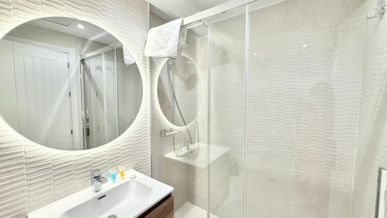 ae4b2ef6778e5d792a73d47b69864a40 - 16