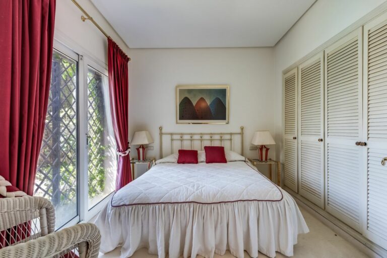 b1d0fcf1a5434b67085d908d4c894ef7 - 12