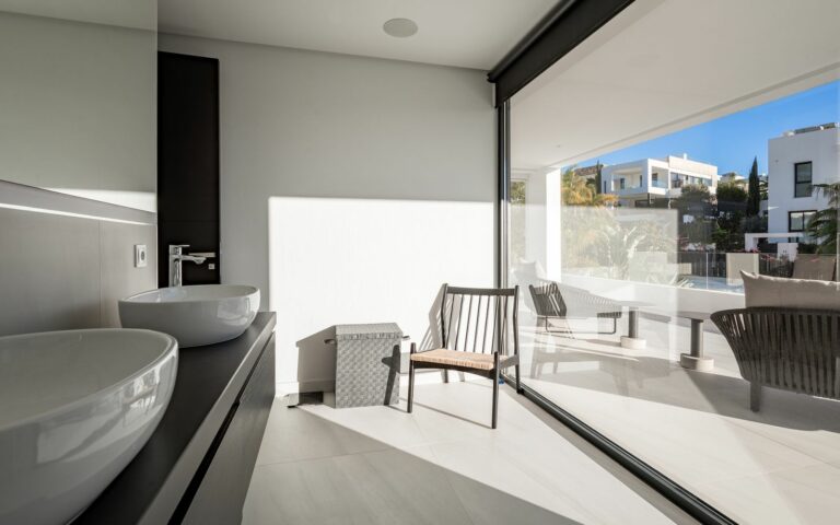 b56efa239ba2127eff5592632f679910 - 12