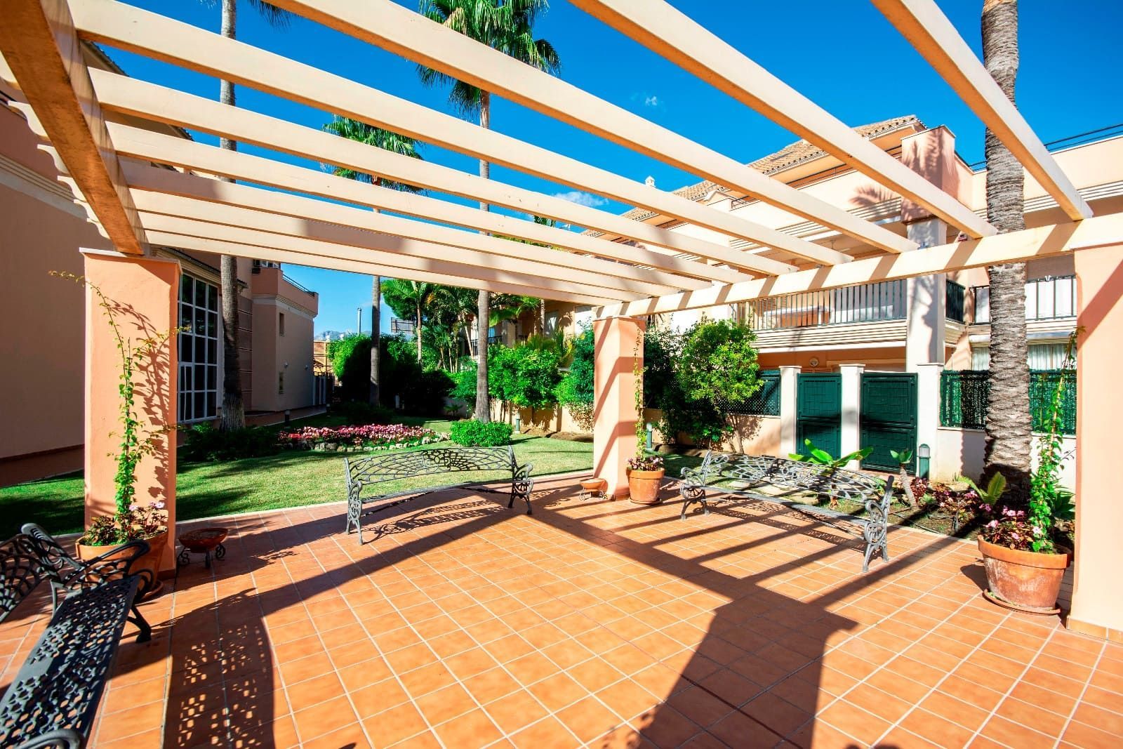 b942047e9fbef55cabdb4b7d1db1e0fa - 15