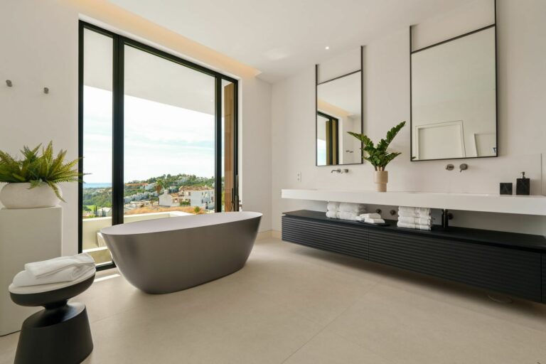 bac5aeca2c7a1bc5af0b993691c51b3c - 11