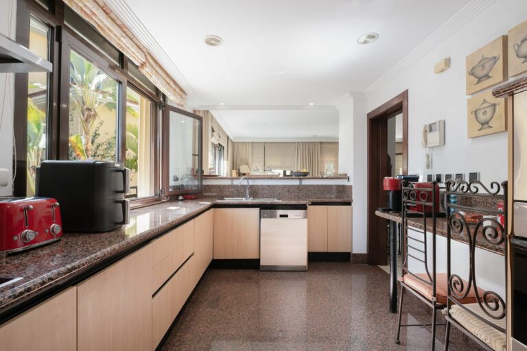 bae29a53b749b0fdc4cf06ffaae96674 - 12