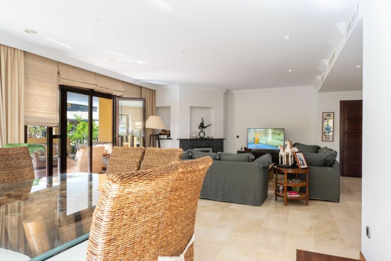 bae29a53b749b0fdc4cf06ffaae96674 - 14