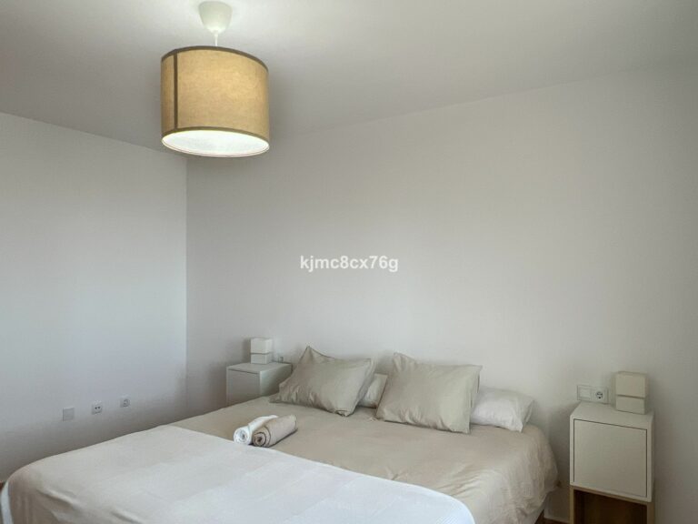 bc0b06962f9f69c4b7a3b508ecfe12d1 - 15