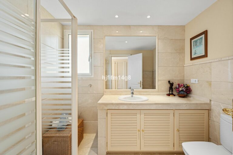 bd3156cf7e3f4ae245bcd827ebc4021f - 15