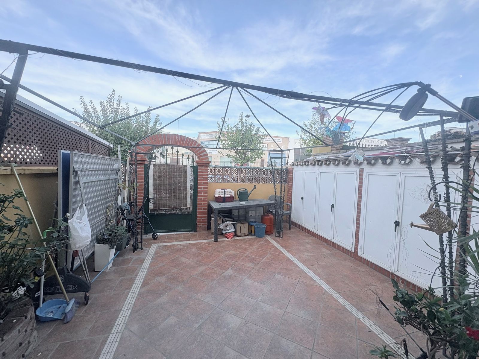 be1952236c41519e4a6b1fd6057b3767 - 2