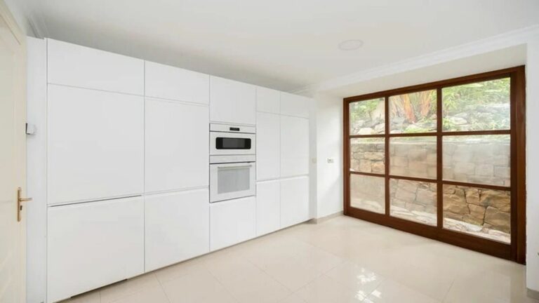 c0700a9318a35c7ae6a6044c016d750e - 8