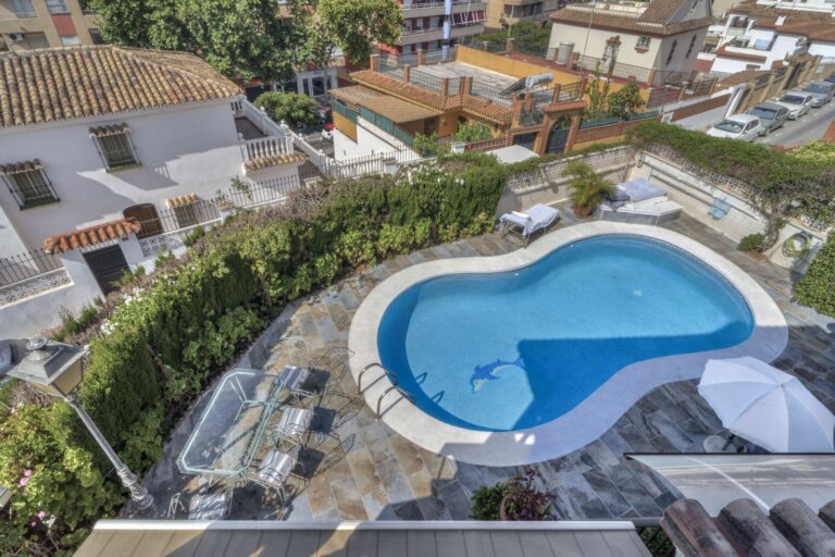 c43ffeda524deb5164fa0fcb776ce183 - 10