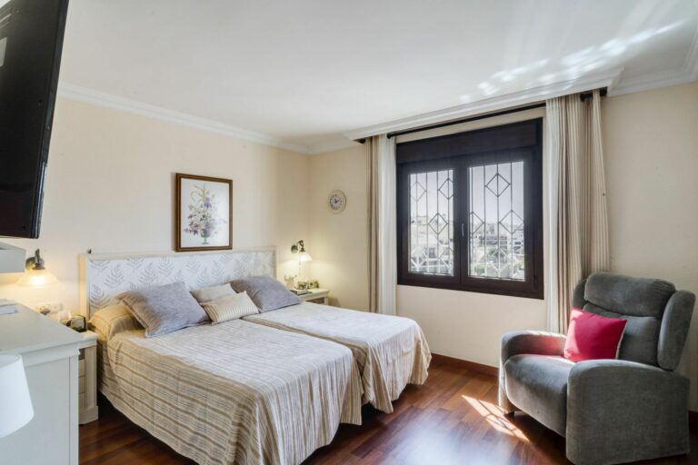 c43ffeda524deb5164fa0fcb776ce183 - 11