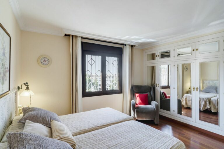 c43ffeda524deb5164fa0fcb776ce183 - 12