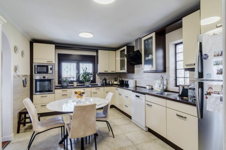 c43ffeda524deb5164fa0fcb776ce183 - 15