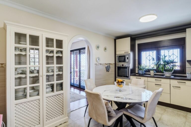 c43ffeda524deb5164fa0fcb776ce183 - 16