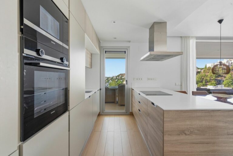 c4dddbab70c17e473c1ad19e12200b5d - 7