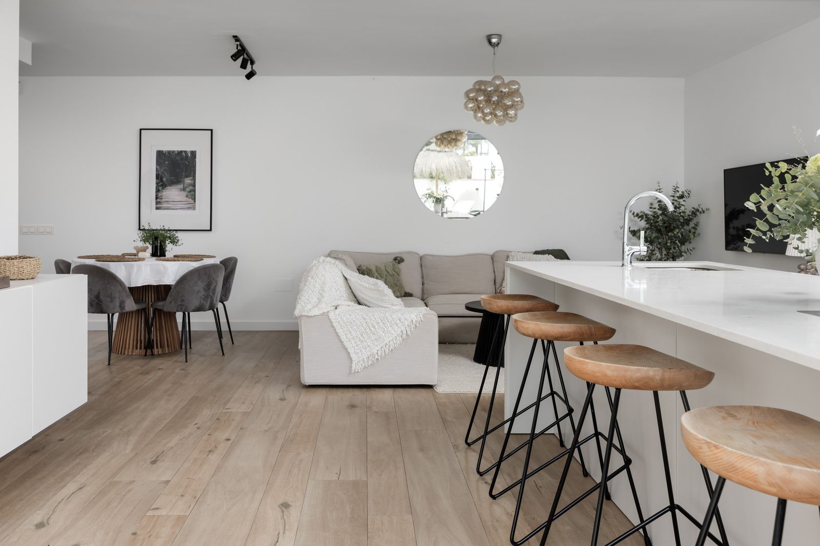 cce3b1c59eb4bd5df4f0dcf14c87cad4 - 14