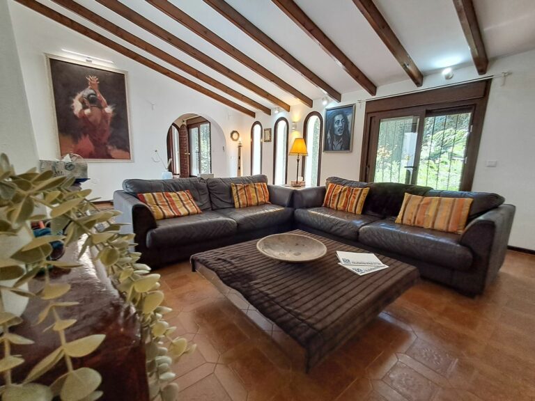 d4d3fd196ea65a92fcd9be1472a67cf8 - 1